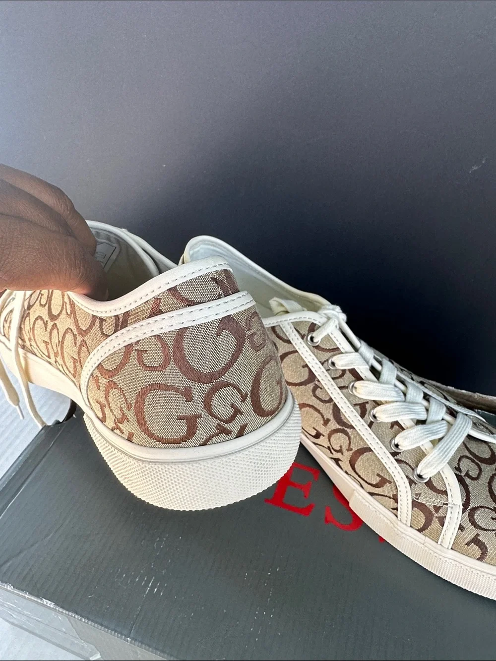 New Guess Men’s Tan and Brown Logo Sneakers SZ 12